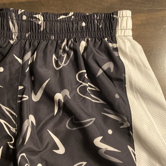 Girls youth Nike activewear set - Picture 3 of 7